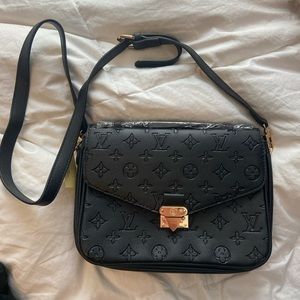 Crossbody messenger bag